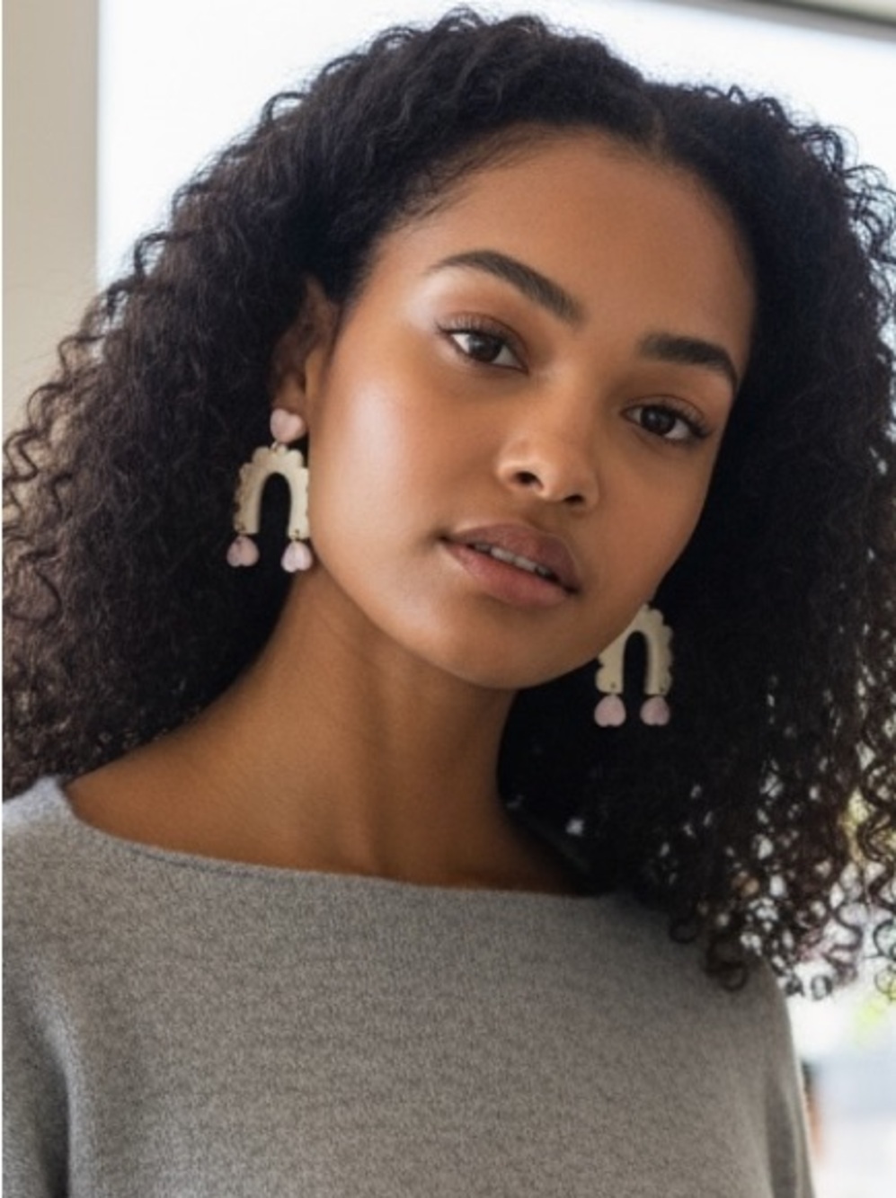 Plunder Cream Scallop Arch Earrings with Pink Hearts